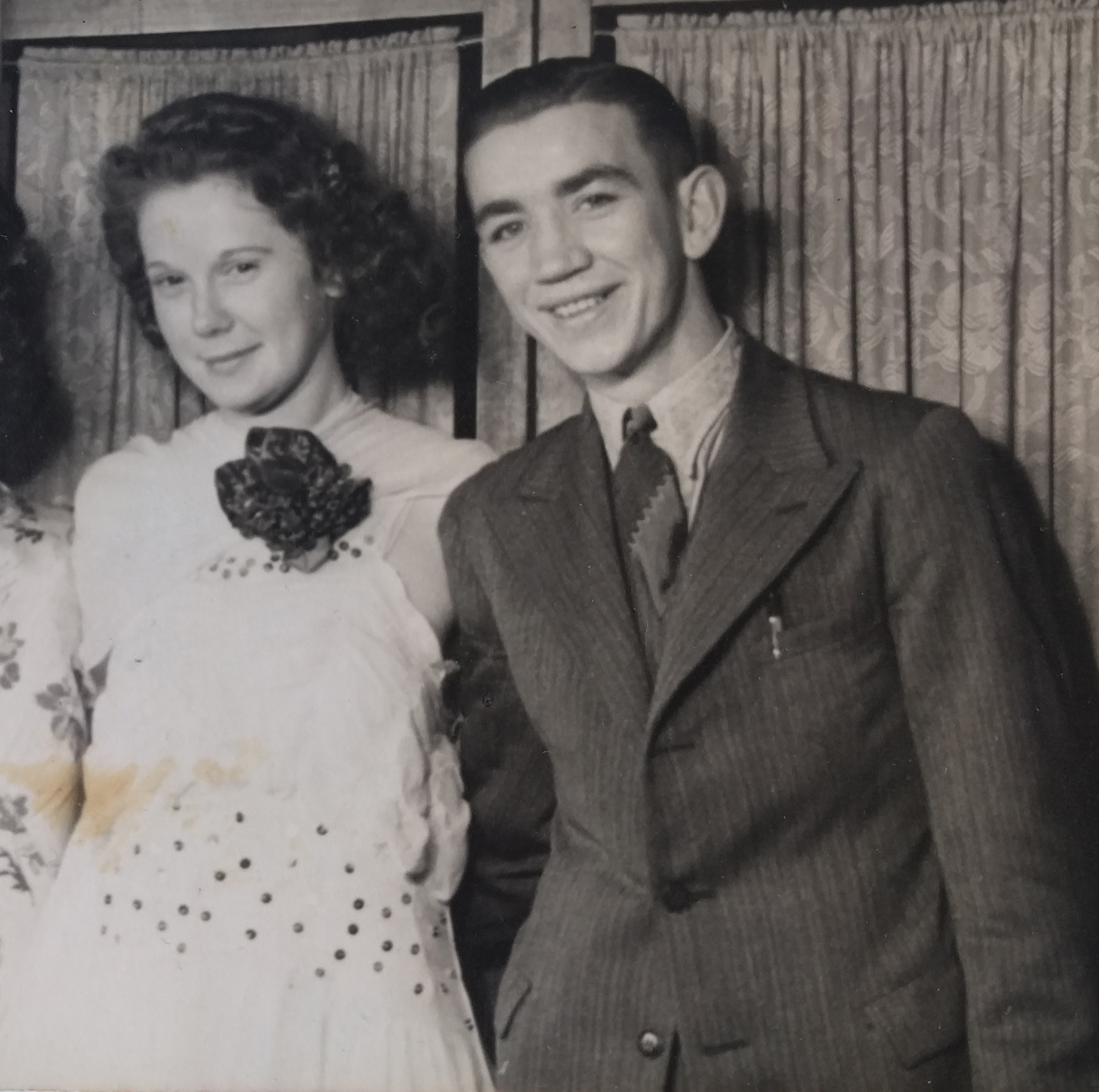 Photo of photos/Mervyn Keith McLennan & Phyllis May Dashwood